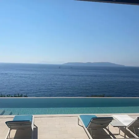 Oneiro Exclusive Escape With Private Pontoon & Luxe Amenities