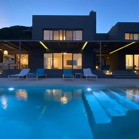 Villa Oneiro Exclusive Escape With Private Pontoon & Luxe Amenities