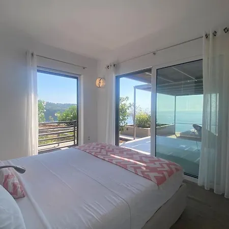 Vilă Villa Oneiro Exclusive Escape With Private Pontoon & Luxe Amenities