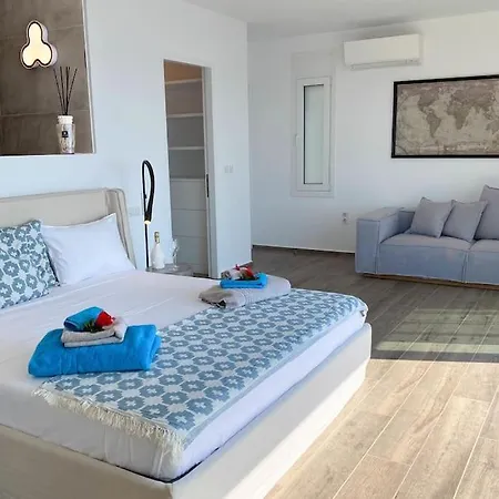 Villa Oneiro Exclusive Escape With Private Pontoon & Luxe Amenities *