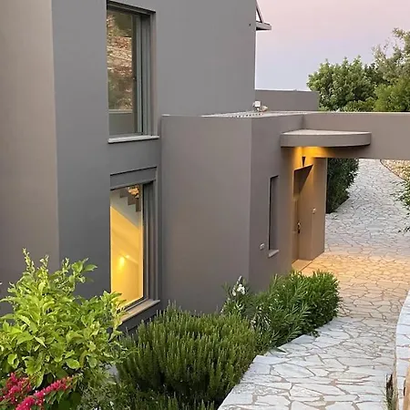 Villa Oneiro Exclusive Escape With Private Pontoon & Luxe Amenities Vilă