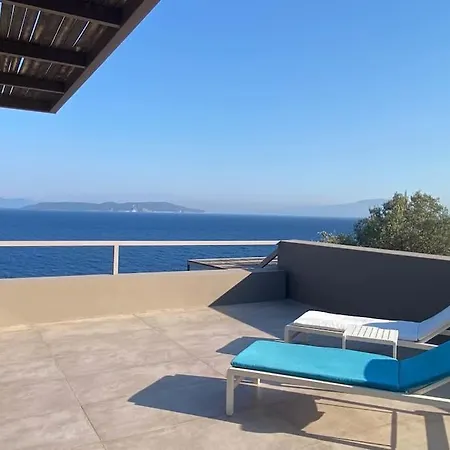 Oneiro Exclusive Escape With Private Pontoon & Luxe Amenities