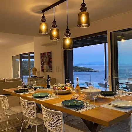 Vilă Villa Oneiro Exclusive Escape With Private Pontoon & Luxe Amenities *