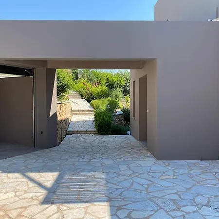 Villa Oneiro Exclusive Escape With Private Pontoon & Luxe Amenities