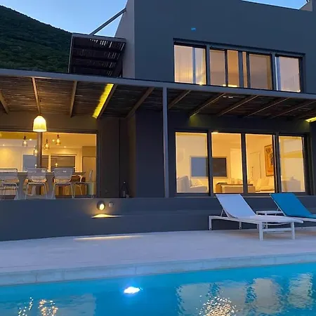 Villa Oneiro Exclusive Escape With Private Pontoon & Luxe Amenities *