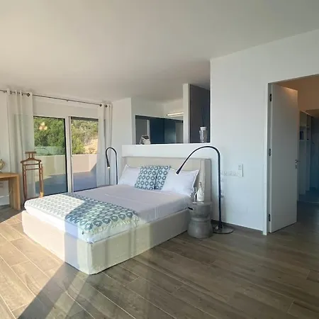 Villa Oneiro Exclusive Escape With Private Pontoon & Luxe Amenities