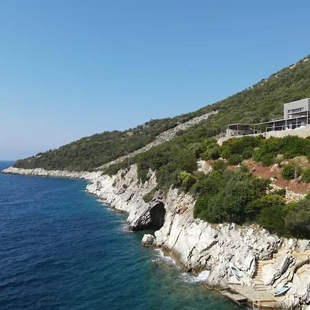 Villa Oneiro Exclusive Escape With Private Pontoon & Luxe Amenities Vilă