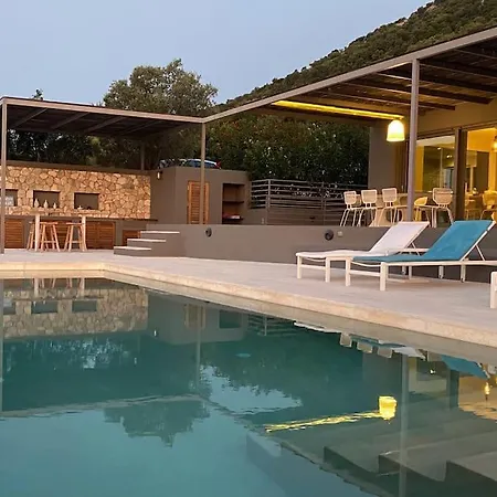 Villa Oneiro Exclusive Escape With Private Pontoon & Luxe Amenities Vilă