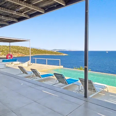 Villa Oneiro Exclusive Escape With Private Pontoon & Luxe Amenities