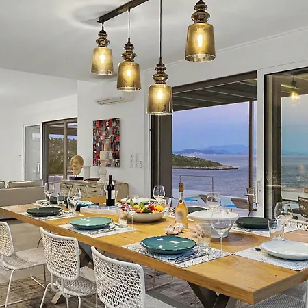 Villa Oneiro Exclusive Escape With Private Pontoon & Luxe Amenities *