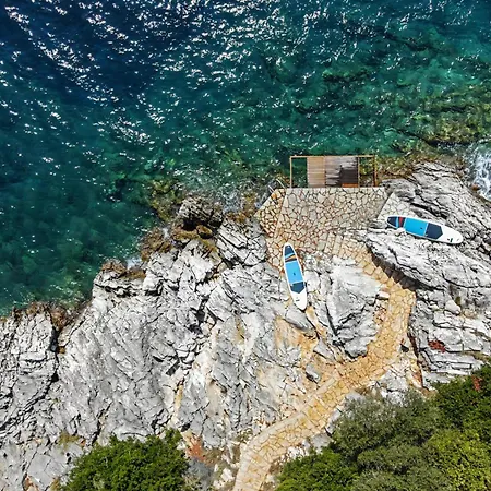 Villa Oneiro Exklusive Auszeit Mit Privatsteg Und Luxusausstattung *